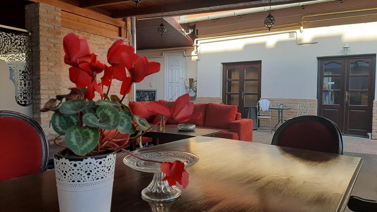 Guest House Romantika Panzio Gyula Dış mekan fotoğraf