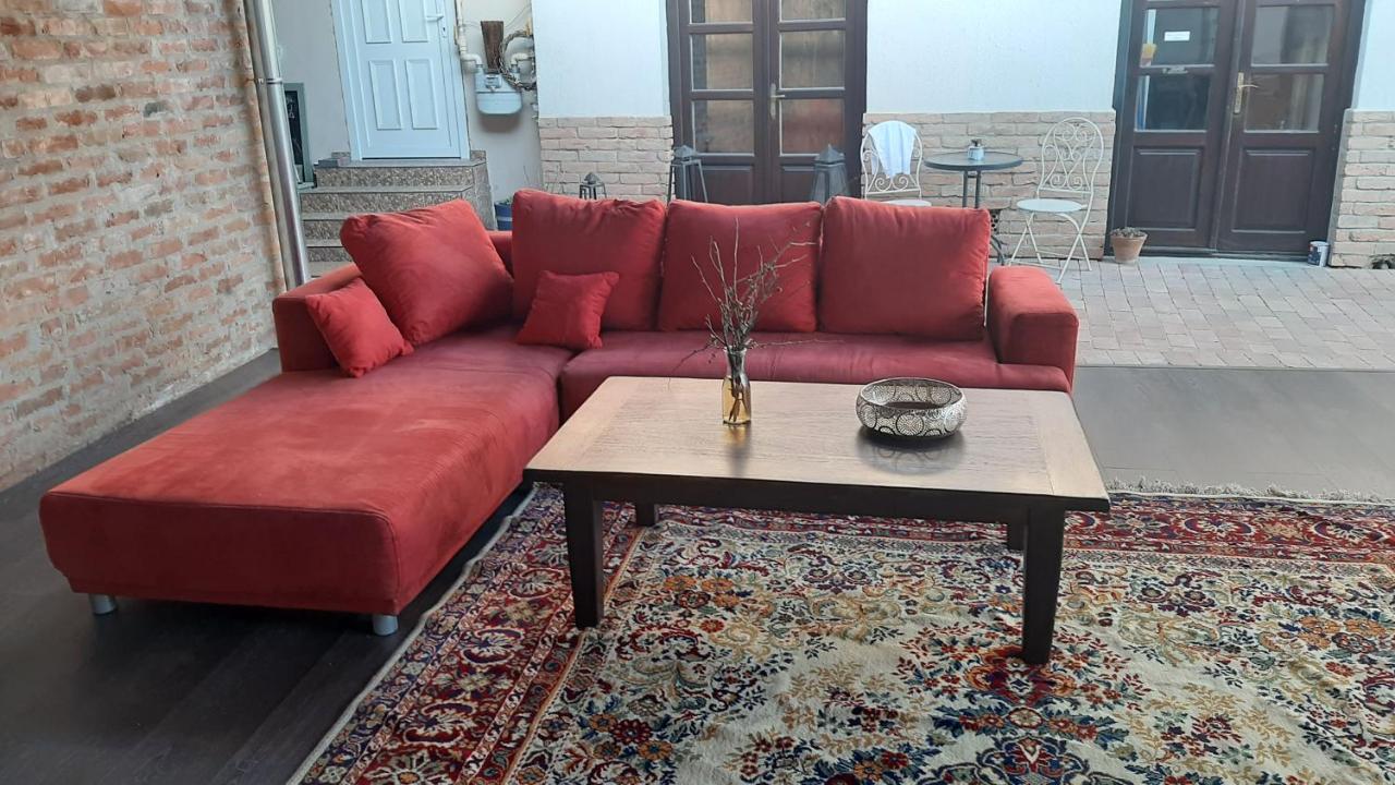 Guest House Romantika Panzio Gyula Dış mekan fotoğraf