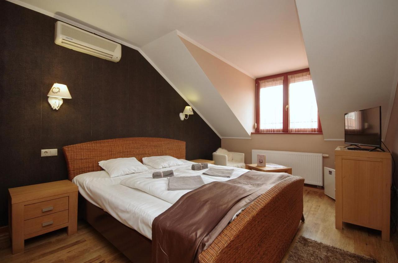Guest House Romantika Panzio Gyula Dış mekan fotoğraf
