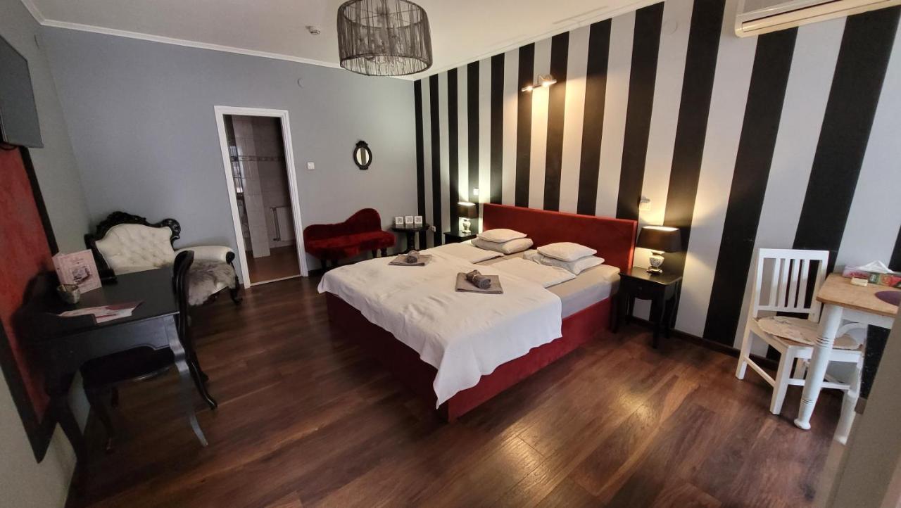 Guest House Romantika Panzio Gyula Dış mekan fotoğraf