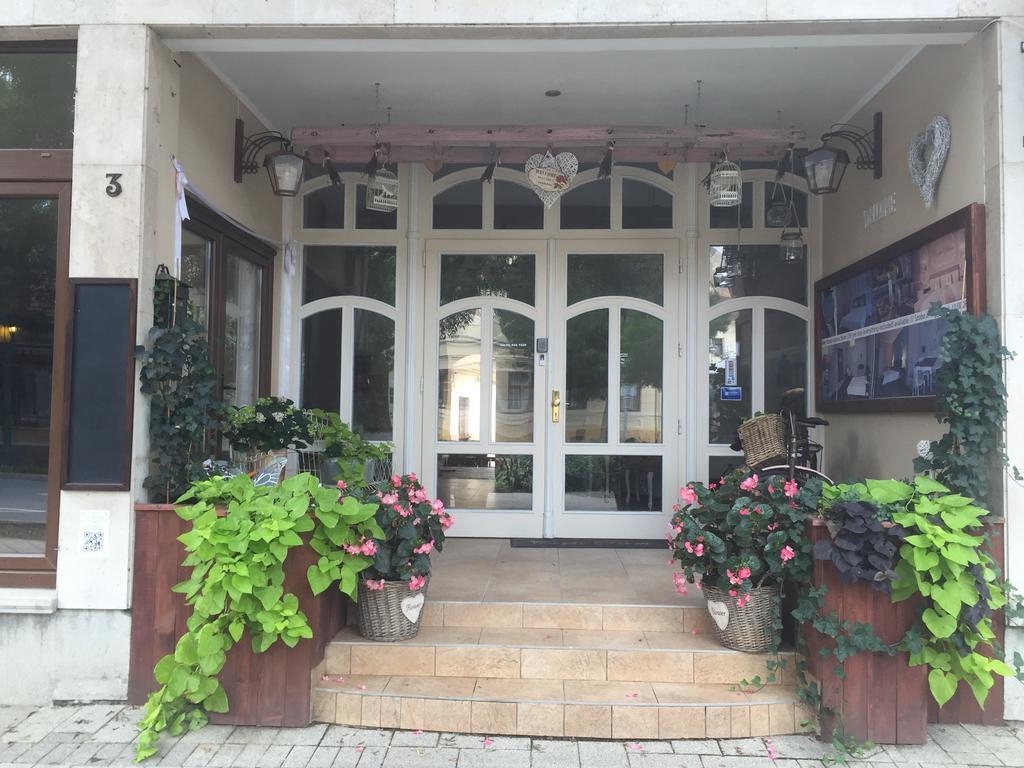 Guest House Romantika Panzio Gyula Dış mekan fotoğraf