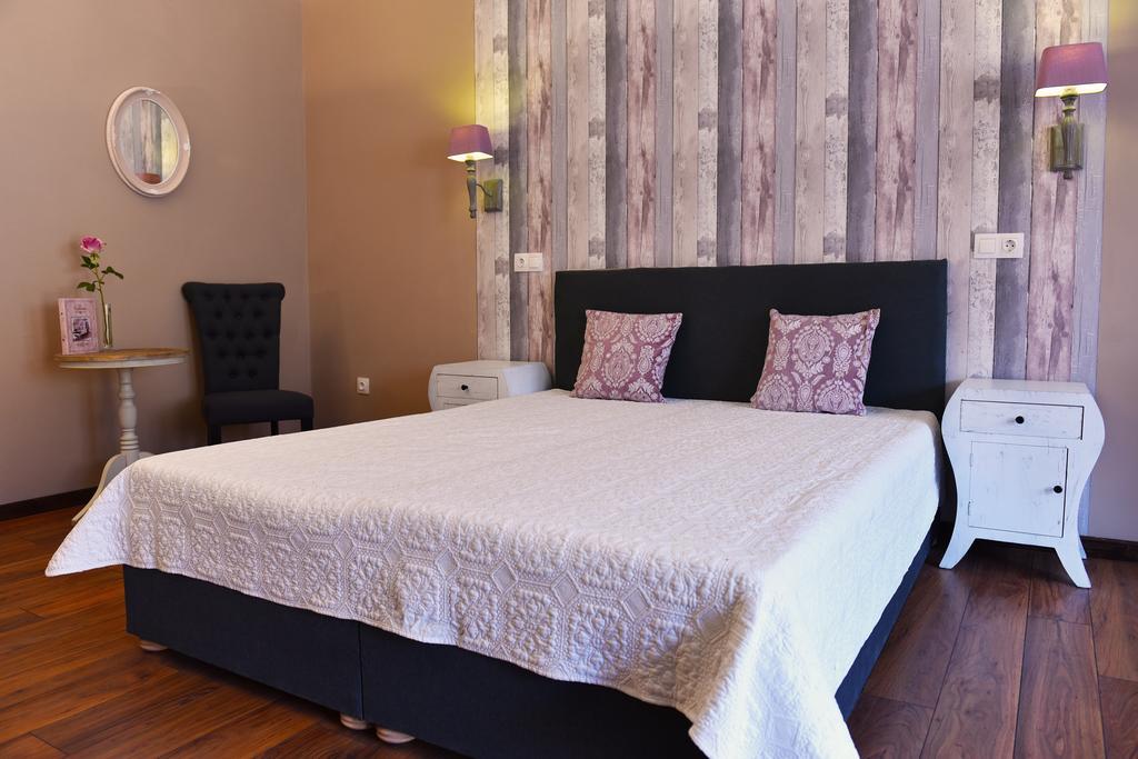 Guest House Romantika Panzio Gyula Oda fotoğraf