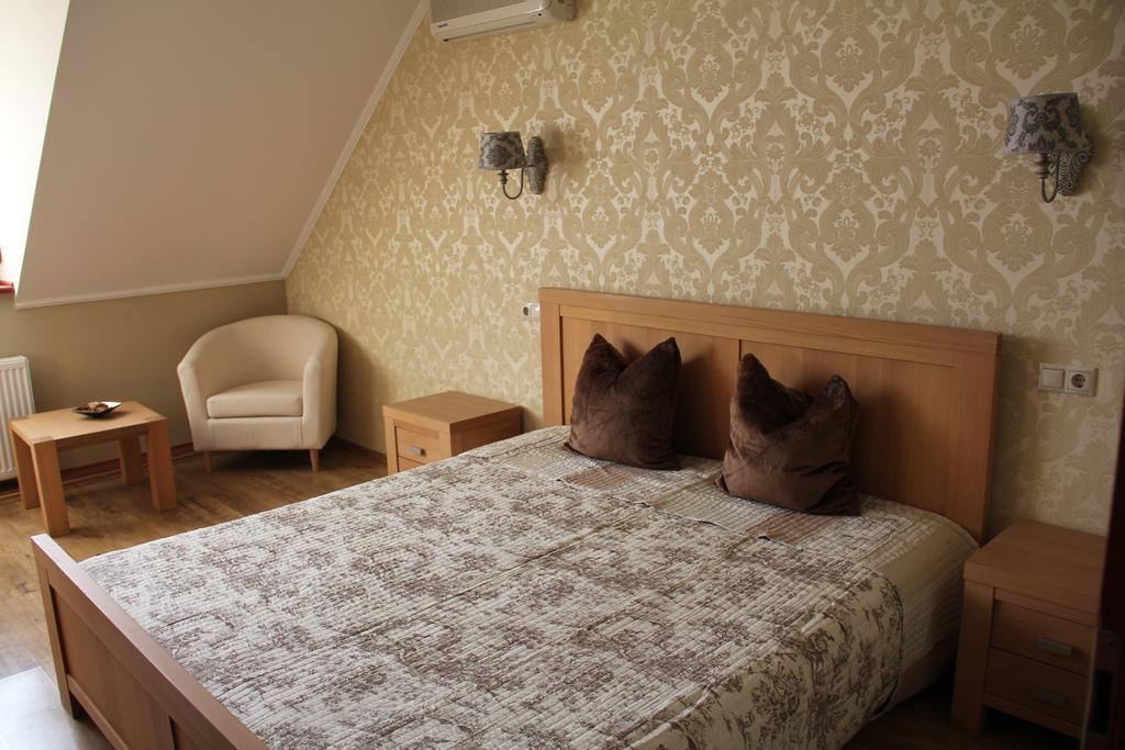 Guest House Romantika Panzio Gyula Oda fotoğraf