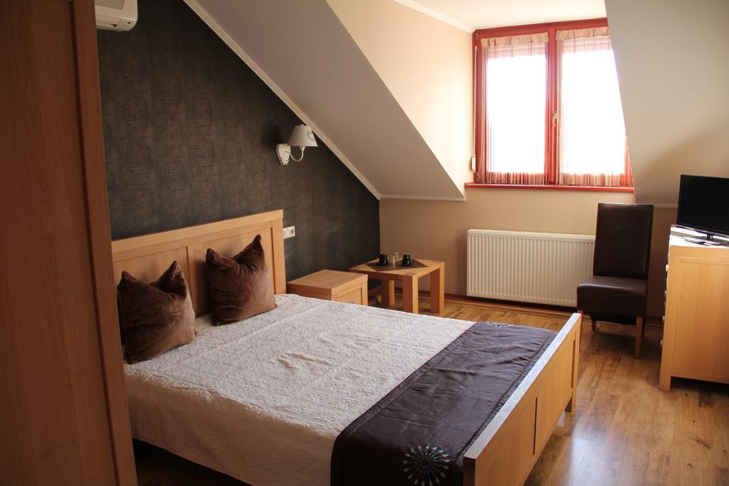 Guest House Romantika Panzio Gyula Dış mekan fotoğraf