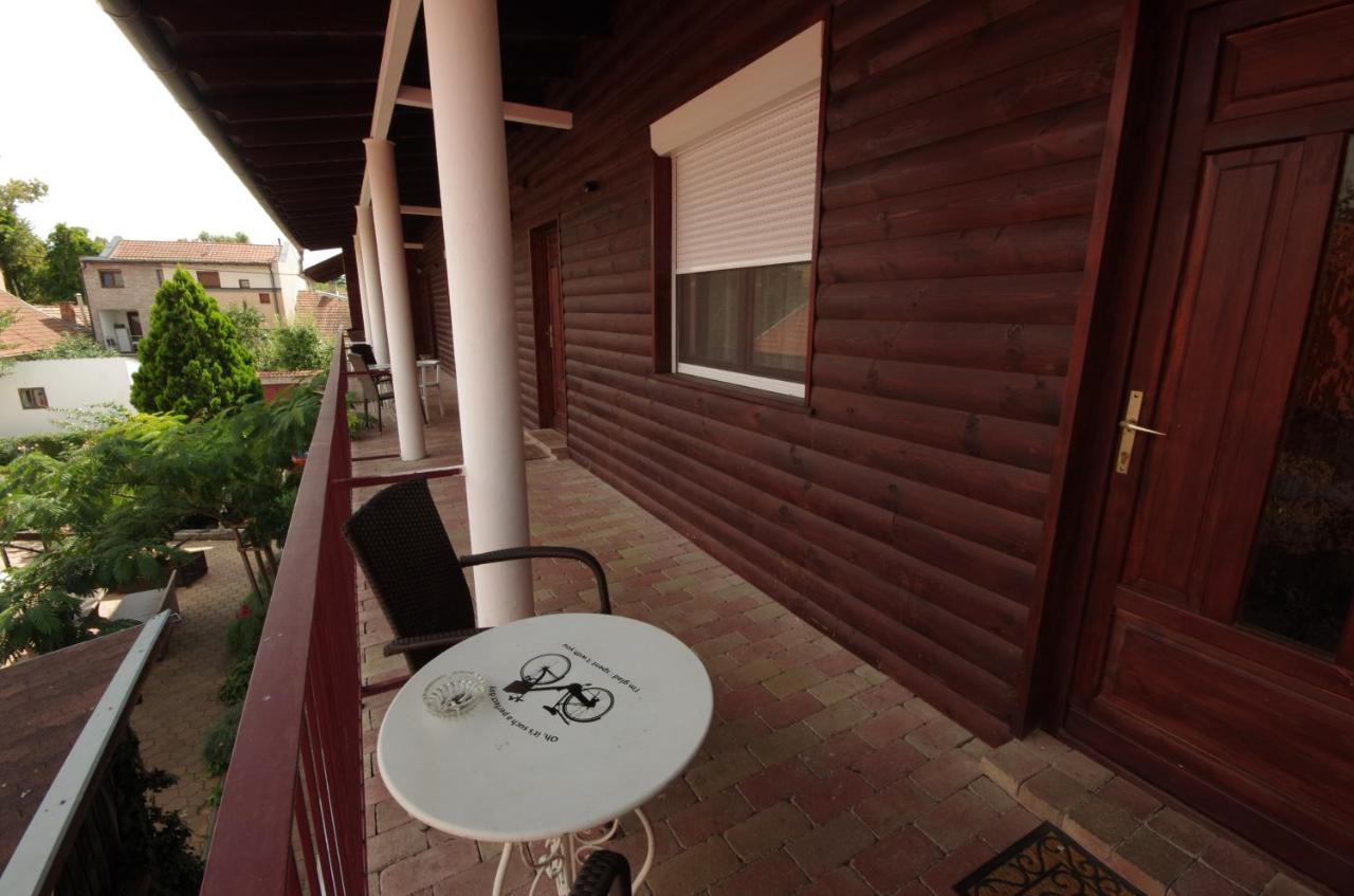 Guest House Romantika Panzio Gyula Dış mekan fotoğraf